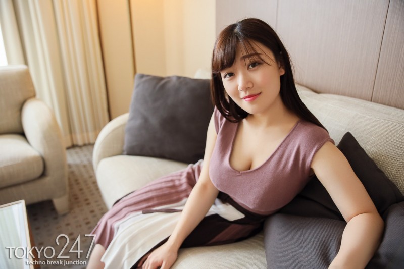 用奶子K死你的小梅えな(小梅惠奈)！