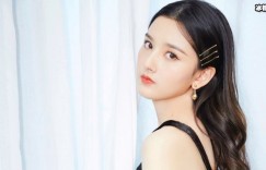 宋祖儿碎花裙配休闲鞋像个村姑？别样格子西装A爆全场！