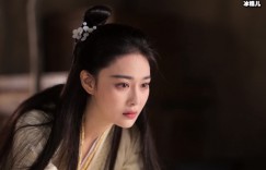 张馨予放飞自我啃大饼，妥妥的吃货一枚