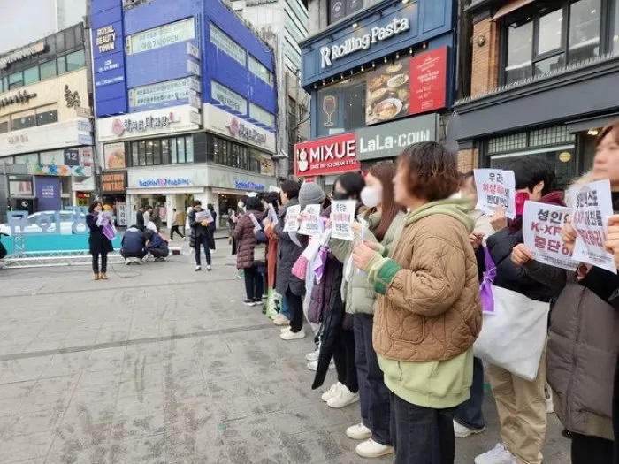 不堪民众抗议、韩国成人展场馆没了！