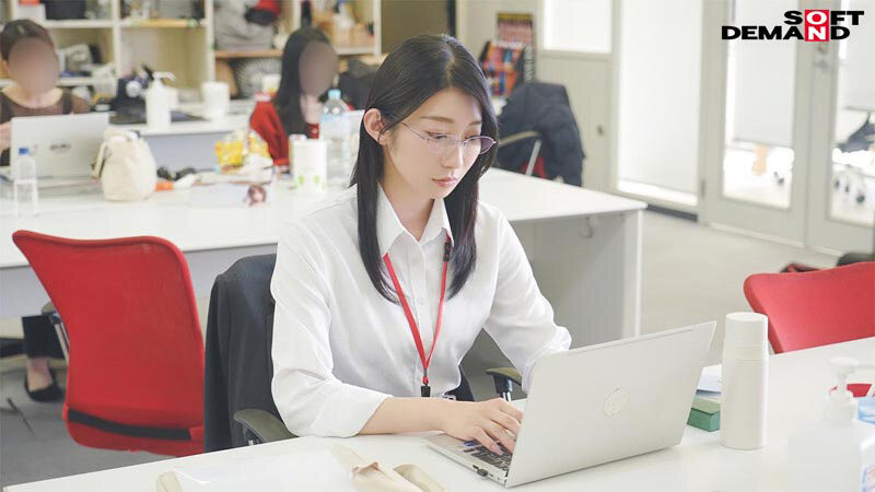 被当做秘密武器的女子社员其实是无码大王！