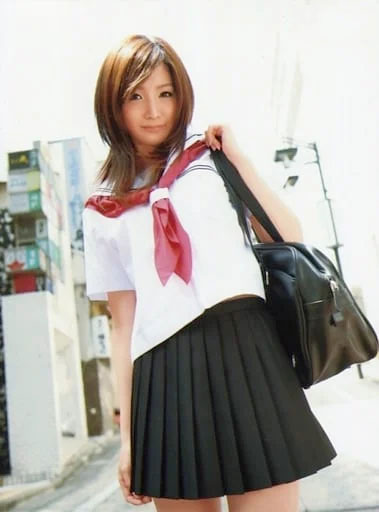 最新推荐！JK制服美少女「秋元美由」精选作品介绍……