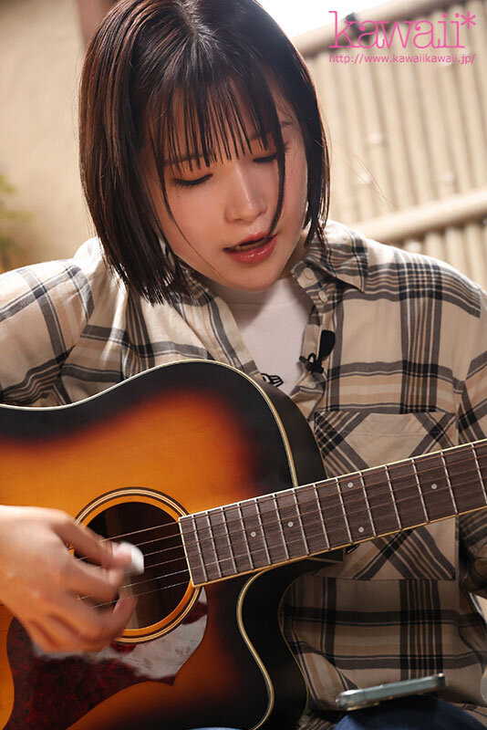 (CAWD-929)现场有100位粉丝支持的街头歌手！ 「沟端恋」因为太爱看A片所以成了女优！