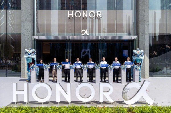 设计满分！荣耀阿尔法全球旗舰店斩获两项国际大奖