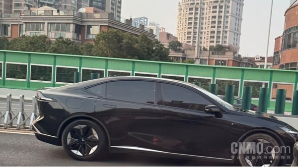 深蓝汽车回应马斯克母亲认错车：下次将看到更多