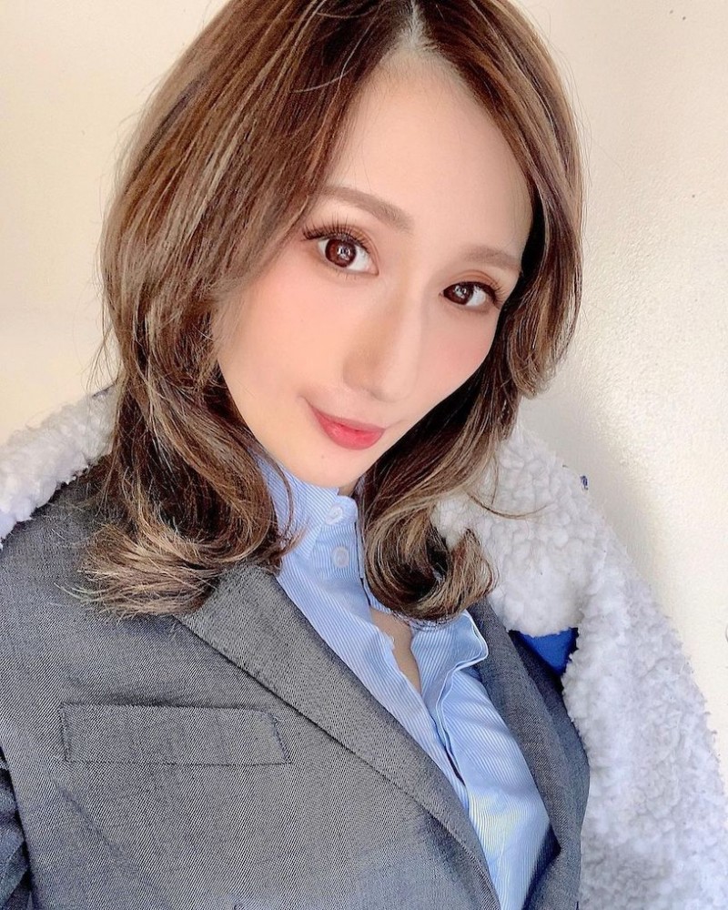 发文问「女优JULIA全线飘红的原因」，网狂推「这一点」超实用！