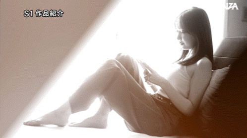 铃木希(SNOS-081) 因为吃饭影片爆红的「火辣巨乳女大生」,「凹凸有致的胴体」太吸睛…