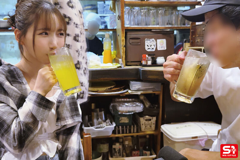 三田真铃（SNOS-174） 狂搭讪素人男子的「深沟美乳妹」，在最棒时机出手…果然全中！