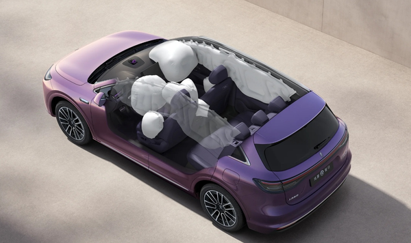 尚界H5亮相鸿蒙智行AWE展台，超五星安全重塑家用SUV价值标杆