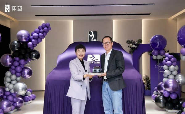 周鸿祎、董明珠、郭广昌……大佬座驾纷纷“弃洋从华” 周鸿祎、董明珠、郭广昌……大佬座驾纷纷“弃洋从华”