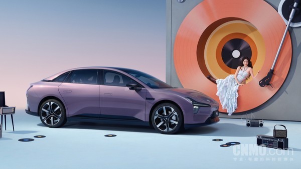 2026款小鹏MONA M03 2026款小鹏MONA M03首搭冰雪AES紧急转向避让