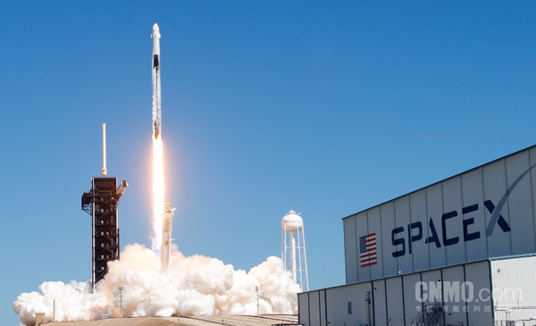 曝SpaceX已递交上市申请 目标估值可能达1.75万亿美元