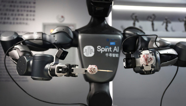 图片来源:视觉中国 雷军、马云罕见联手!千寻智能30天累计融资30亿