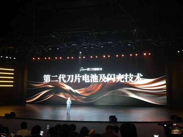 第二代腾势D9九大升级汇总：配闪充技术 35.98万元起