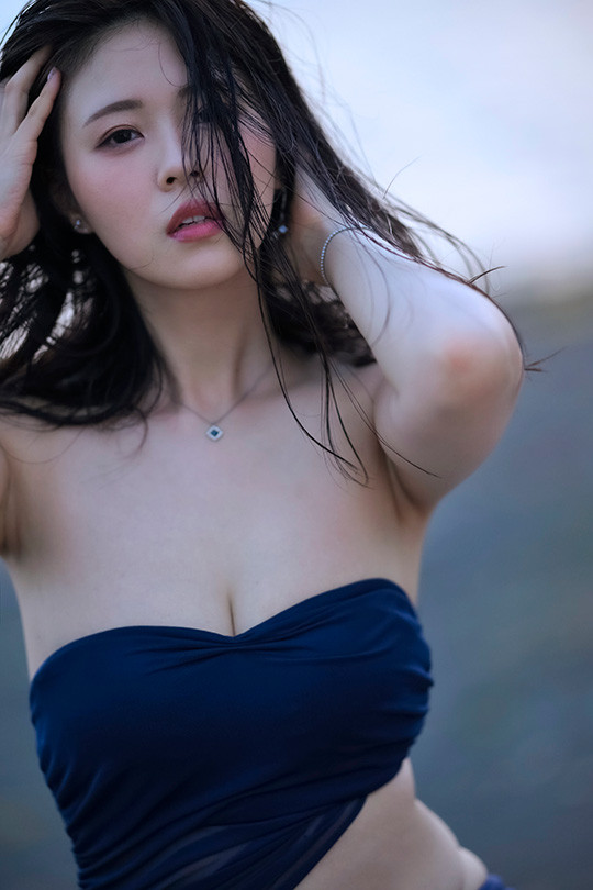 久远美绪(JUR-067) 「巨乳原石美人妻」诱惑出道，「透明又纯白的火辣胴体」太吸睛！