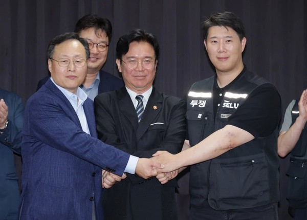 金荣训(中) 三星、SK海力士高管卷入奖金举报风波 涉嫌背信罪